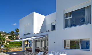 A la venta: villa moderna de reciente construcción con vistas panorámicas en una urbanización muy solicitada en Benahavis, Marbella 21299 