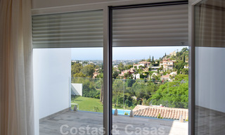A la venta: villa moderna de reciente construcción con vistas panorámicas en una urbanización muy solicitada en Benahavis, Marbella 21302 