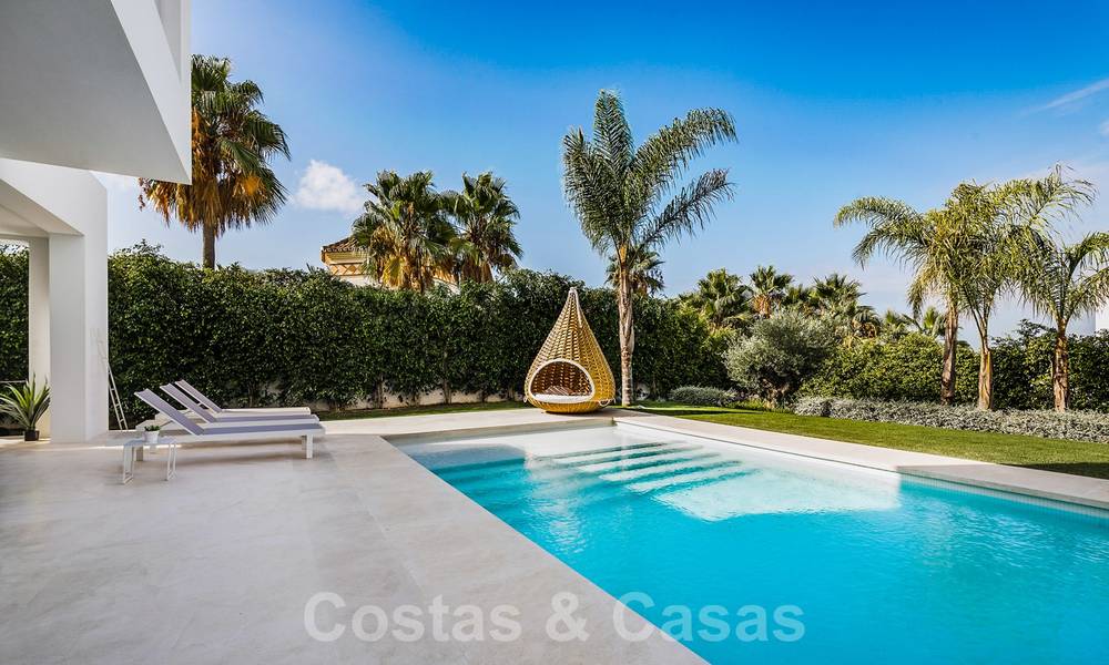 Se vende villa de lujo contemporáneo con mucha privacidad, en el Valle del Golf de Nueva Andalucía, Marbella 21370