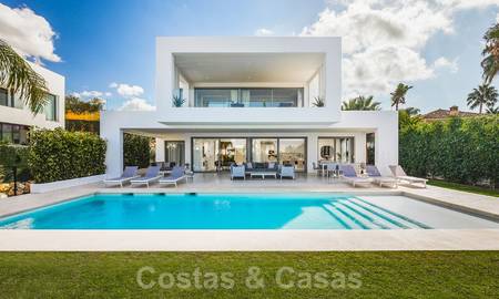 Se vende villa de lujo contemporáneo con mucha privacidad, en el Valle del Golf de Nueva Andalucía, Marbella 21371