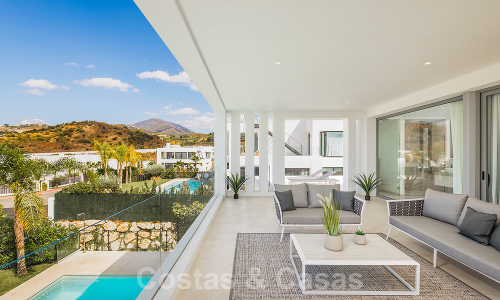 Se vende villa de lujo contemporáneo con mucha privacidad, en el Valle del Golf de Nueva Andalucía, Marbella 21372