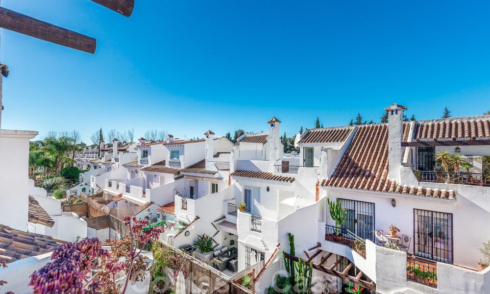Se vende una amplia casa adosada, a poca distancia de los servicios y Puerto Banús, en Nueva Andalucía - Marbella 21495