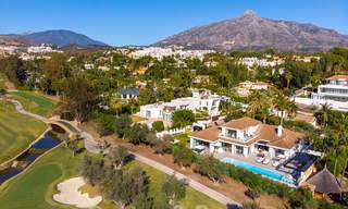 Exquisita villa de lujo moderna-mediterránea en venta, en primera línea de golf en Nueva Andalucía, Marbella 21516 