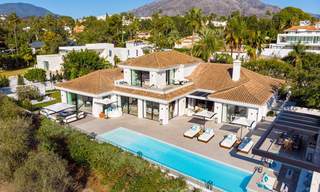Exquisita villa de lujo moderna-mediterránea en venta, en primera línea de golf en Nueva Andalucía, Marbella 21520 