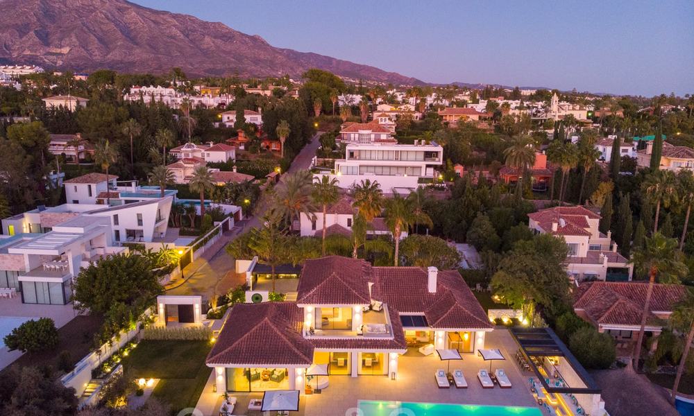 Exquisita villa de lujo moderna-mediterránea en venta, en primera línea de golf en Nueva Andalucía, Marbella 21521