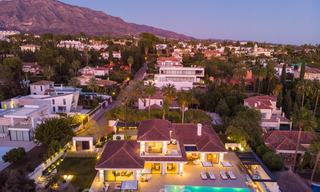 Exquisita villa de lujo moderna-mediterránea en venta, en primera línea de golf en Nueva Andalucía, Marbella 21521 