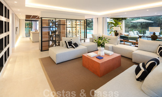 Exquisita villa de lujo moderna-mediterránea en venta, en primera línea de golf en Nueva Andalucía, Marbella 21528 