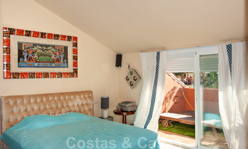 Ático en venta en una exclusiva urbanización costera situada entre Puerto Banús y San Pedro, Marbella 21752