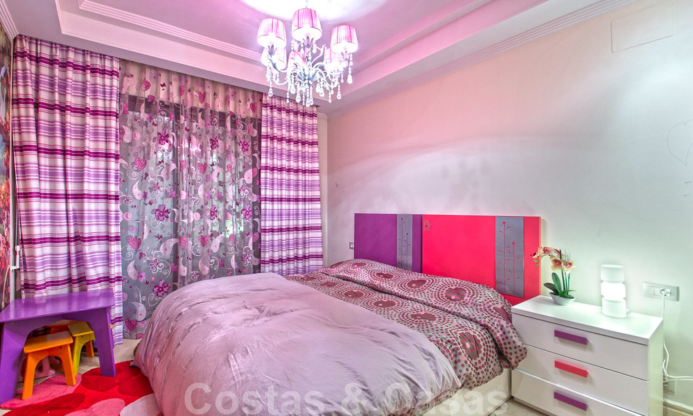 Impresionante apartamento de lujo en primera línea de playa en venta en un exclusivo complejo en la Nueva Milla de Oro, Estepona 21809
