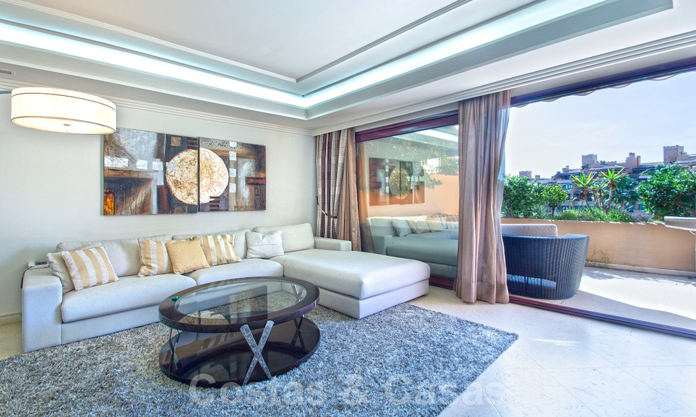 Impresionante apartamento de lujo en primera línea de playa en venta en un exclusivo complejo en la Nueva Milla de Oro, Estepona 21814