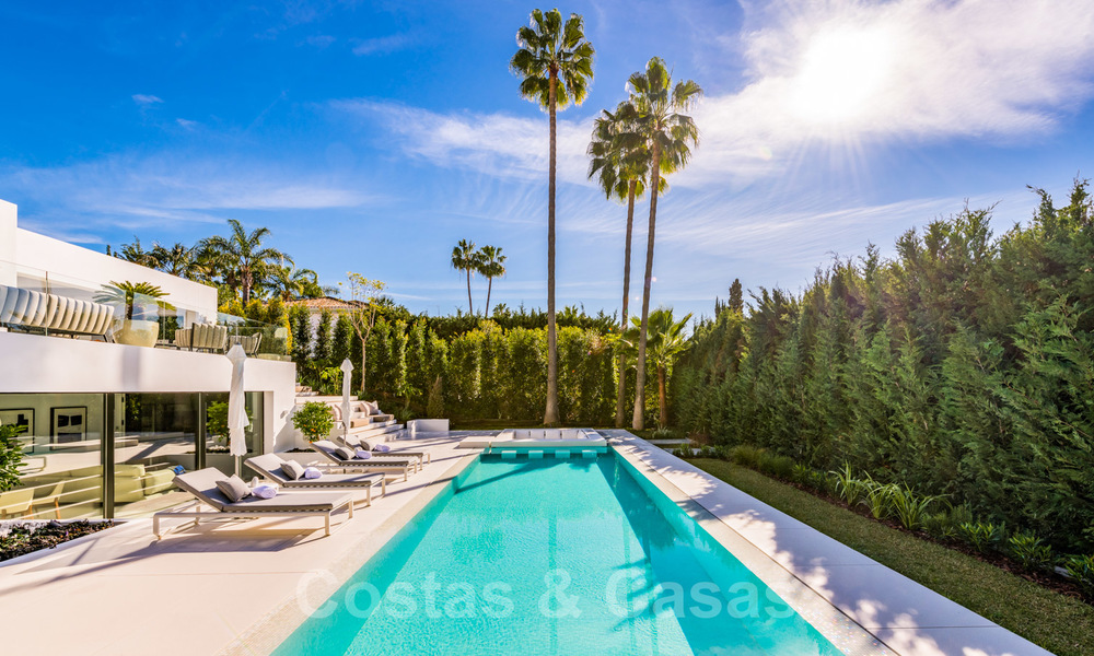Una villa de lujo contemporáneo muy elegante en venta en el corazón del Valle del Golf, lista para mudarse - Nueva Andalucía, Marbella 21837