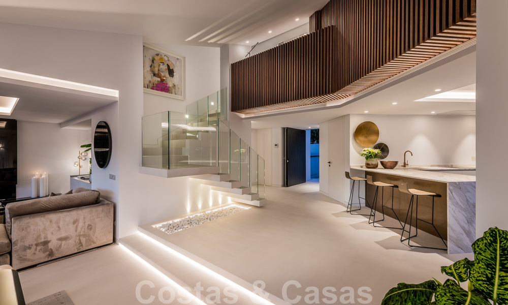 Una villa de lujo contemporáneo muy elegante en venta en el corazón del Valle del Golf, lista para mudarse - Nueva Andalucía, Marbella 21867