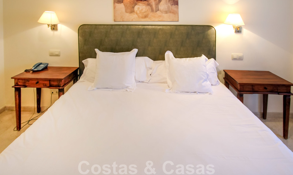 Atractiva inversión o apartamento de vacaciones en venta en un popular resort, a poca distancia de la playa y Puerto Banús 21921