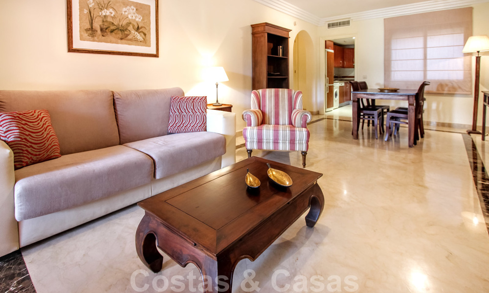 Atractiva inversión o apartamento de vacaciones en venta en un popular resort, a poca distancia de la playa y Puerto Banús 21924