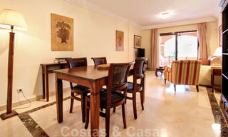 Atractiva inversión o apartamento de vacaciones en venta en un popular resort, a poca distancia de la playa y Puerto Banús 21925 