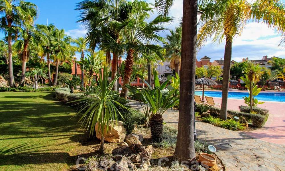 Atractiva inversión o apartamento de vacaciones en venta en un popular resort, a poca distancia de la playa y Puerto Banús 21930