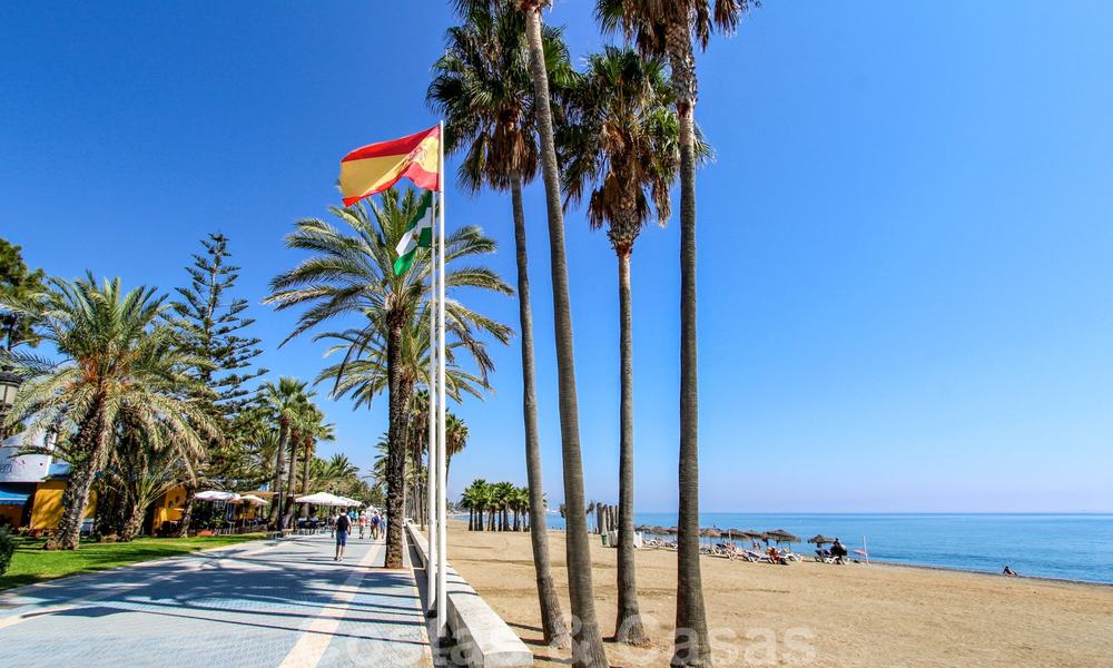 Un luminoso apartamento recientemente renovado a la venta en un magnífico complejo frente al mar, a poca distancia de la playa, de los servicios y de San Pedro, Marbella 21942