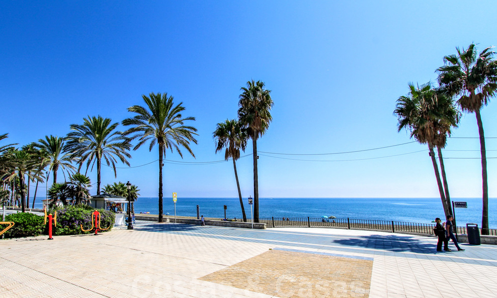 Un luminoso apartamento recientemente renovado a la venta en un magnífico complejo frente al mar, a poca distancia de la playa, de los servicios y de San Pedro, Marbella 21943