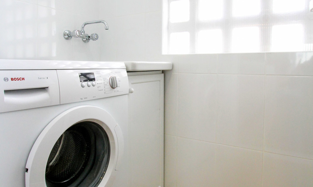 Un luminoso apartamento recientemente renovado a la venta en un magnífico complejo frente al mar, a poca distancia de la playa, de los servicios y de San Pedro, Marbella 21954