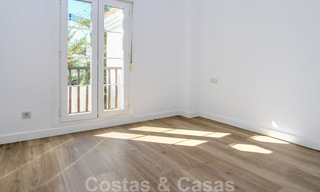 Un luminoso apartamento recientemente renovado a la venta en un magnífico complejo frente al mar, a poca distancia de la playa, de los servicios y de San Pedro, Marbella 21957 