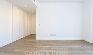 Un luminoso apartamento recientemente renovado a la venta en un magnífico complejo frente al mar, a poca distancia de la playa, de los servicios y de San Pedro, Marbella 21963 