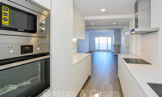 Un luminoso apartamento recientemente renovado a la venta en un magnífico complejo frente al mar, a poca distancia de la playa, de los servicios y de San Pedro, Marbella 21967 