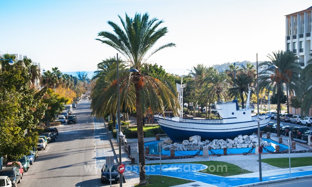Un luminoso apartamento recientemente renovado a la venta en un magnífico complejo frente al mar, a poca distancia de la playa, de los servicios y de San Pedro, Marbella 21978