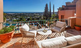 Impresionante ático orientado al sur, con increíbles vistas al mar, en venta en el Valle del Golf de Nueva Andalucía, Marbella 37543 