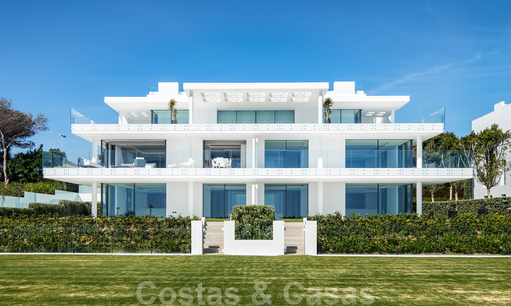 Apartamento ultra lujoso y vanguardista frente a la playa en venta en un exclusivo complejo en la Nueva Milla de Oro, Estepona Este 22001