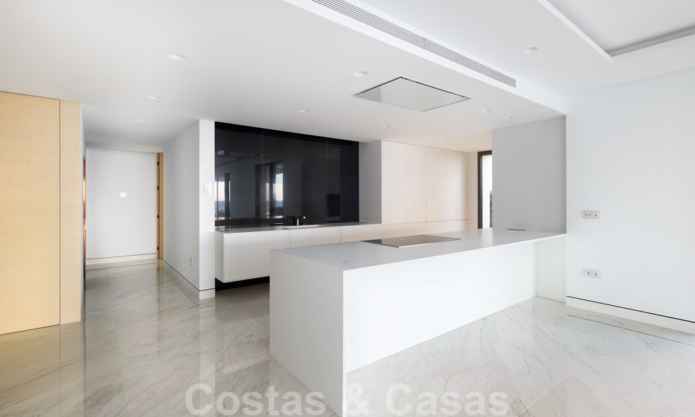Apartamento ultra lujoso y vanguardista frente a la playa en venta en un exclusivo complejo en la Nueva Milla de Oro, Estepona Este 22003