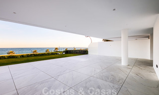 Apartamento ultra lujoso y vanguardista frente a la playa en venta en un exclusivo complejo en la Nueva Milla de Oro, Estepona Este 22009 