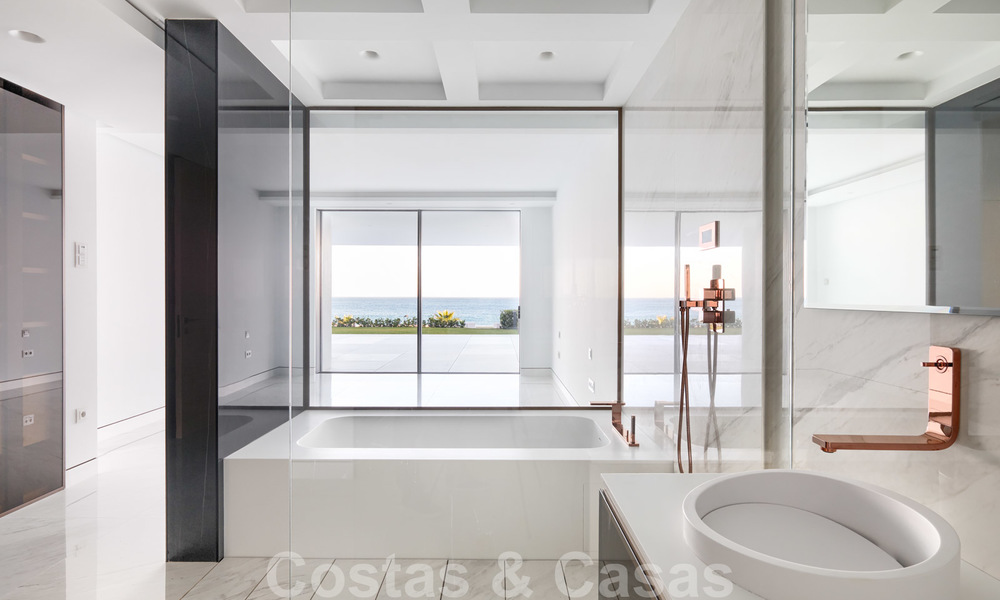 Apartamento ultra lujoso y vanguardista frente a la playa en venta en un exclusivo complejo en la Nueva Milla de Oro, Estepona Este 22011