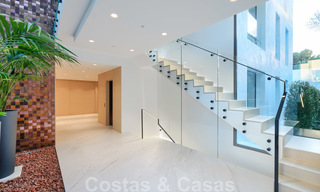 Apartamento ultra lujoso y vanguardista frente a la playa en venta en un exclusivo complejo en la Nueva Milla de Oro, Estepona Este 22012 
