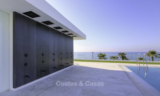 Reventa privada. Apartamento ultra lujoso y vanguardista frente a la playa en venta en un exclusivo complejo en la Nueva Milla de Oro, Estepona - Marbella. Precio reducido! 22042 