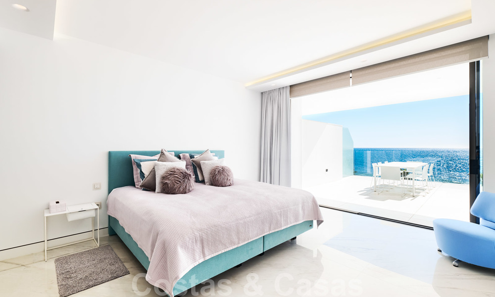 Reventa privada. Apartamento ultra lujoso y vanguardista frente a la playa en venta en un exclusivo complejo en la Nueva Milla de Oro, Estepona - Marbella. Precio reducido! 22046