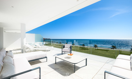 Reventa privada. Apartamento ultra lujoso y vanguardista frente a la playa en venta en un exclusivo complejo en la Nueva Milla de Oro, Estepona - Marbella. Precio reducido! 22047