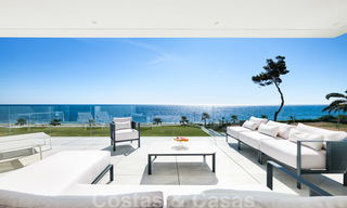 Reventa privada. Apartamento ultra lujoso y vanguardista frente a la playa en venta en un exclusivo complejo en la Nueva Milla de Oro, Estepona - Marbella. Precio reducido! 22048 