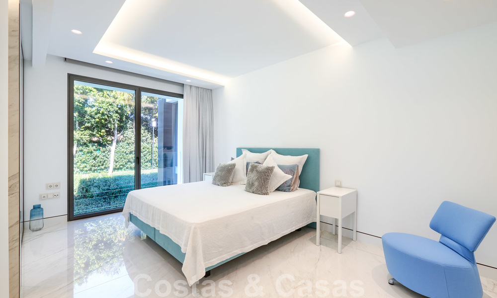 Reventa privada. Apartamento ultra lujoso y vanguardista frente a la playa en venta en un exclusivo complejo en la Nueva Milla de Oro, Estepona - Marbella. Precio reducido! 22050