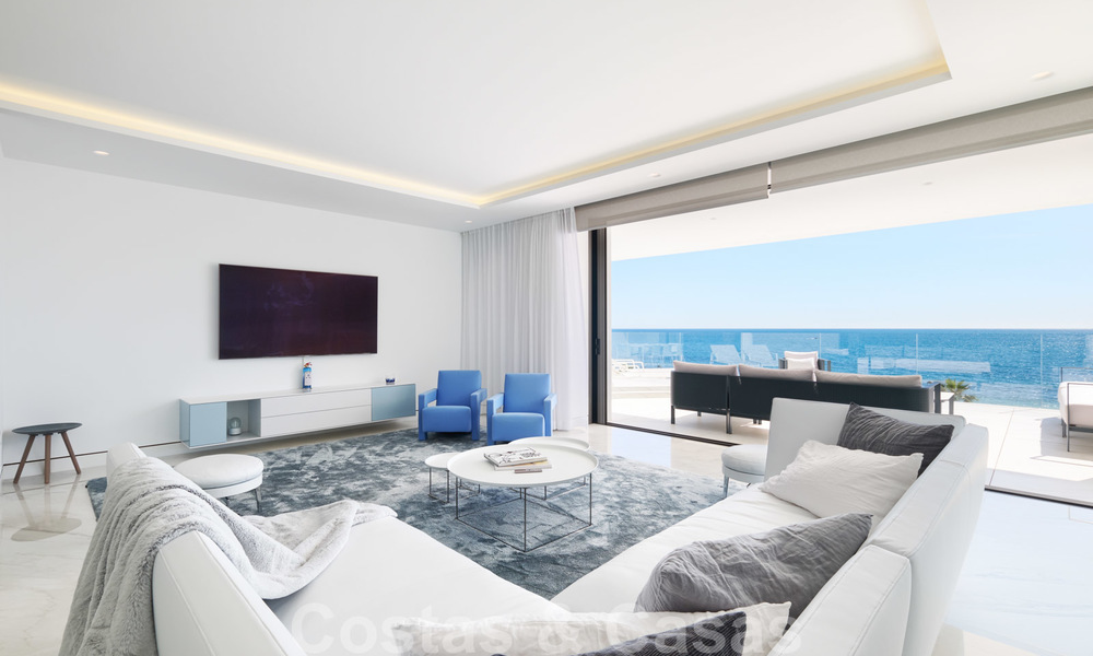 Reventa privada. Apartamento ultra lujoso y vanguardista frente a la playa en venta en un exclusivo complejo en la Nueva Milla de Oro, Estepona - Marbella. Precio reducido! 22056