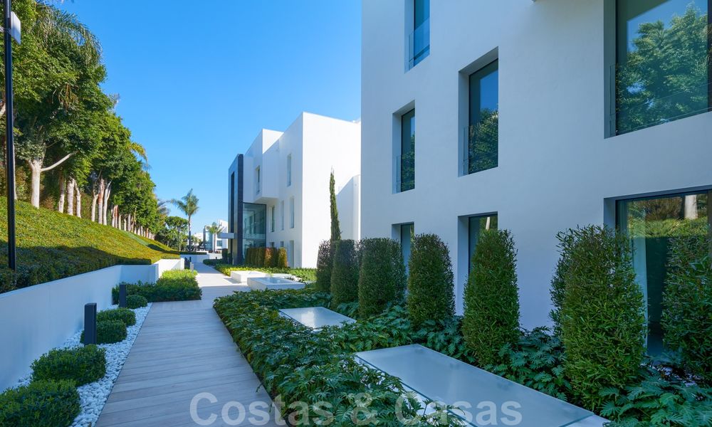 Reventa privada. Apartamento ultra lujoso y vanguardista frente a la playa en venta en un exclusivo complejo en la Nueva Milla de Oro, Estepona - Marbella. Precio reducido! 22060