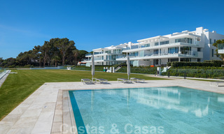 Reventa privada. Apartamento ultra lujoso y vanguardista frente a la playa en venta en un exclusivo complejo en la Nueva Milla de Oro, Estepona - Marbella. Precio reducido! 22061 