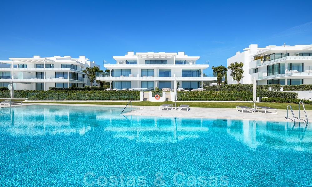 Reventa privada. Apartamento ultra lujoso y vanguardista frente a la playa en venta en un exclusivo complejo en la Nueva Milla de Oro, Estepona - Marbella. Precio reducido! 22064