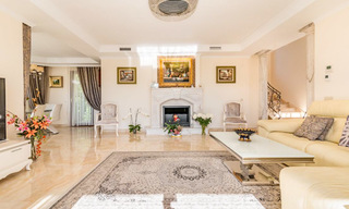 Hermosa villa de lujo moderna-mediterránea en venta, cerca de la playa y las comodidades, Marbella Este 22301 