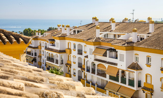 Se vende un acogedor ático con vistas al mar, a poca distancia de los servicios y la playa, Milla de Oro, Marbella 22322 