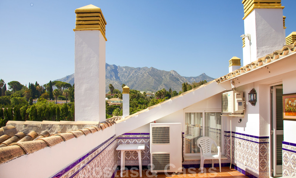 Se vende un acogedor ático con vistas al mar, a poca distancia de los servicios y la playa, Milla de Oro, Marbella 22324