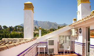 Se vende un acogedor ático con vistas al mar, a poca distancia de los servicios y la playa, Milla de Oro, Marbella 22324 