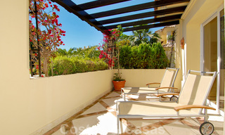 Apartamento de lujo espacioso a la venta en Nueva Andalucía, Marbella 22841 