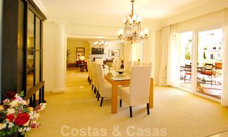 Apartamento de lujo espacioso a la venta en Nueva Andalucía, Marbella 22845 