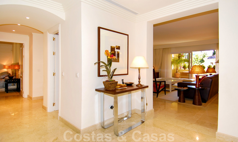 Apartamento de lujo espacioso a la venta en Nueva Andalucía, Marbella 22863