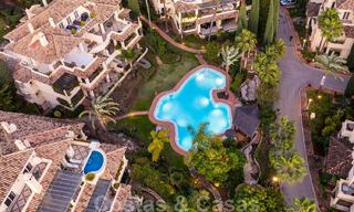 Las Alamandas: Apartamentos y áticos de lujo a la venta en un exclusivo complejo de golf en primera línea en Nueva-Andalucía, Marbella 32114 